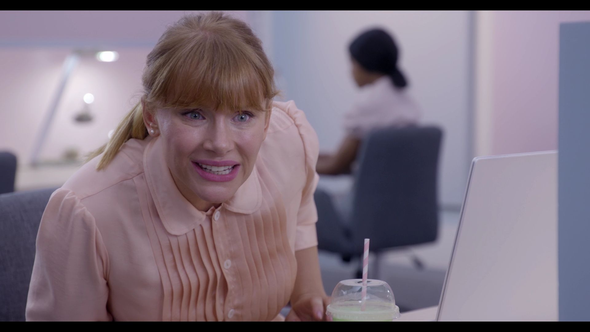 BlackMirror_3x01_Nosedive_0116.jpg