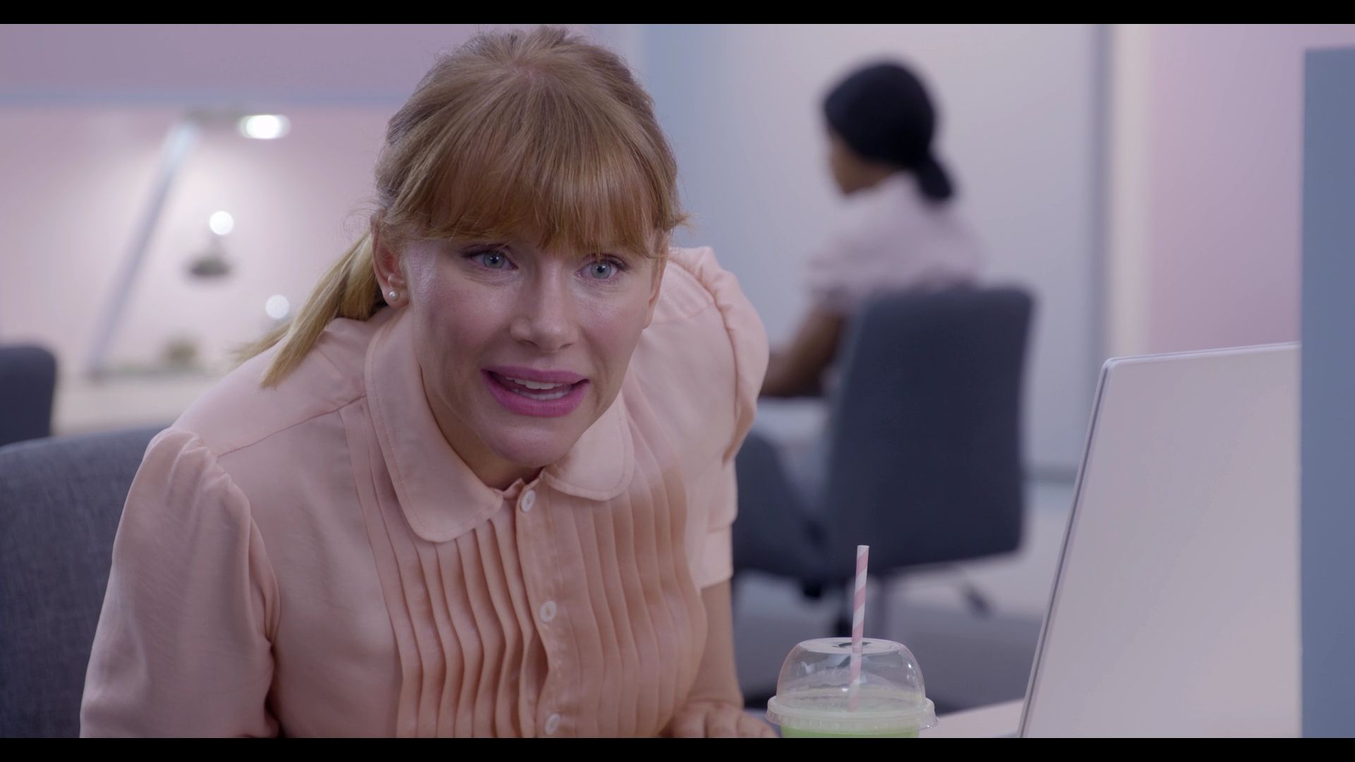 BlackMirror_3x01_Nosedive_0117.jpg