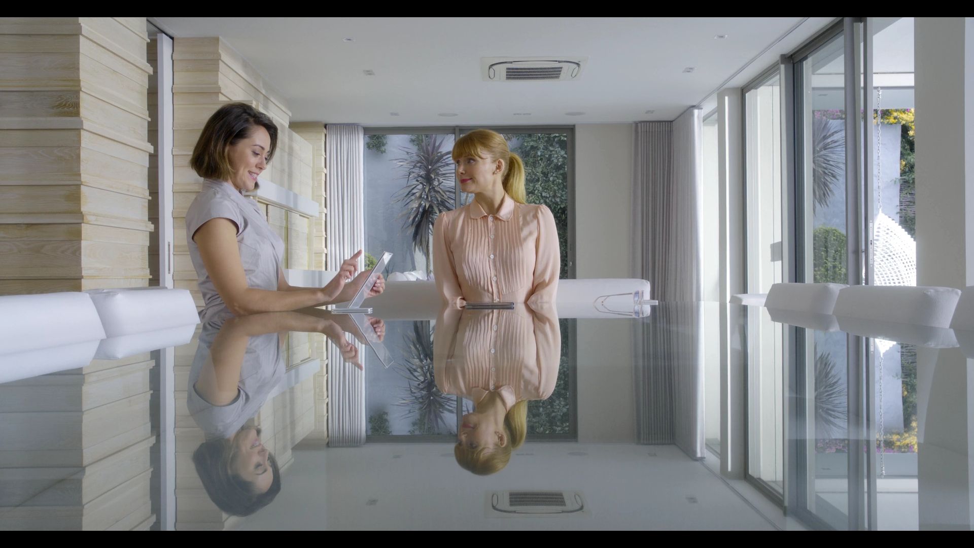 BlackMirror_3x01_Nosedive_0168.jpg BlackMirror_3x01_Nosedive_0168.jpg