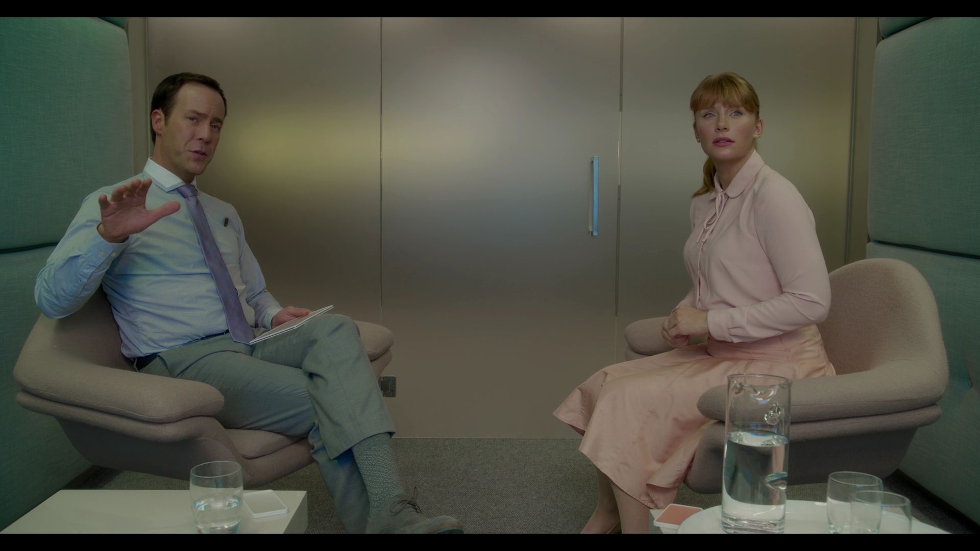 BlackMirror_3x01_Nosedive_0216.jpg