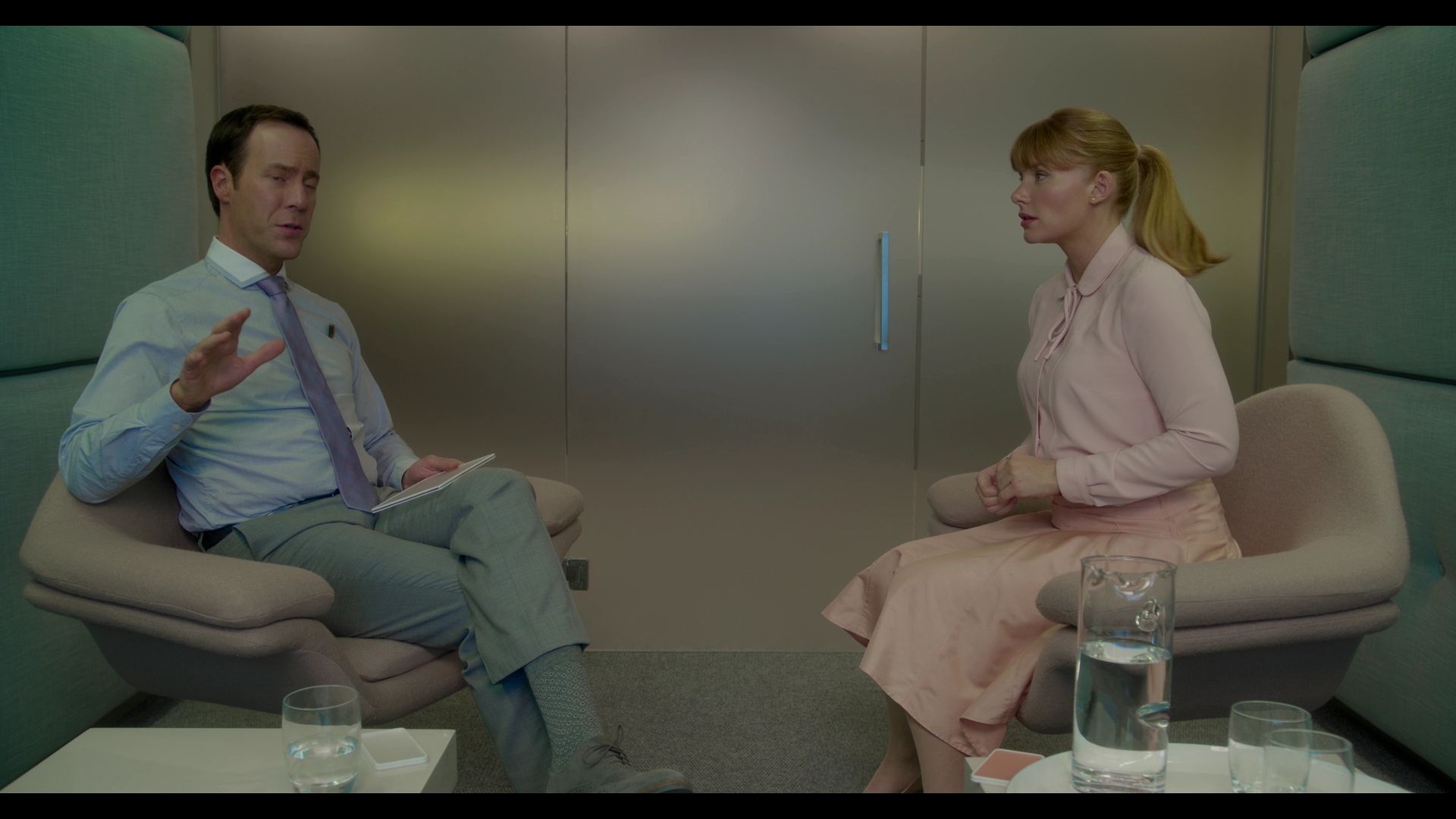 BlackMirror_3x01_Nosedive_0217.jpg