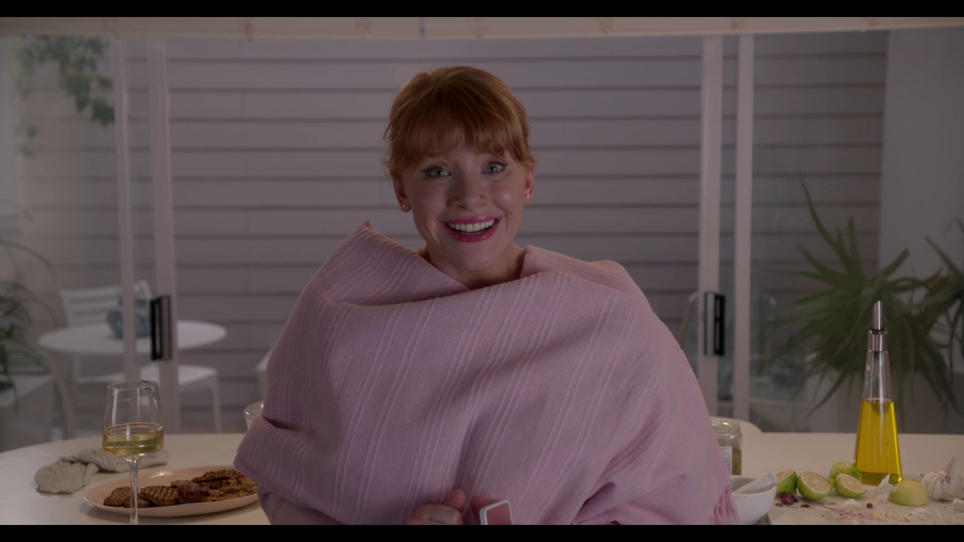 BlackMirror_3x01_Nosedive_0316.jpg