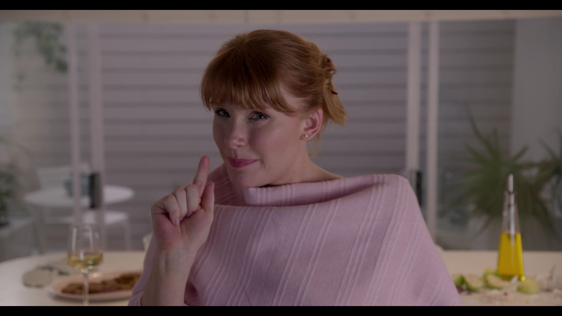 BlackMirror_3x01_Nosedive_0323.jpg