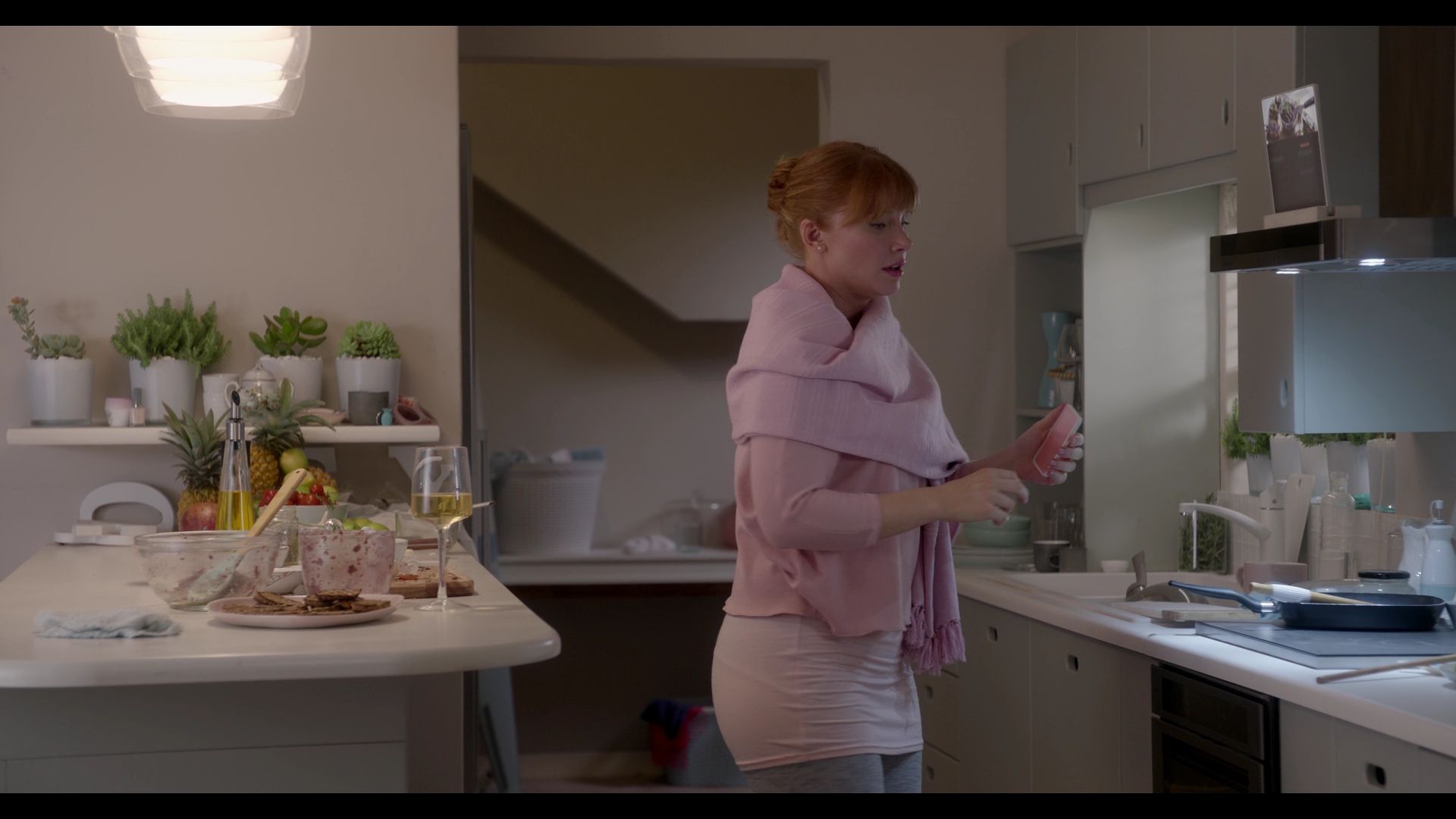 BlackMirror_3x01_Nosedive_0375.jpg