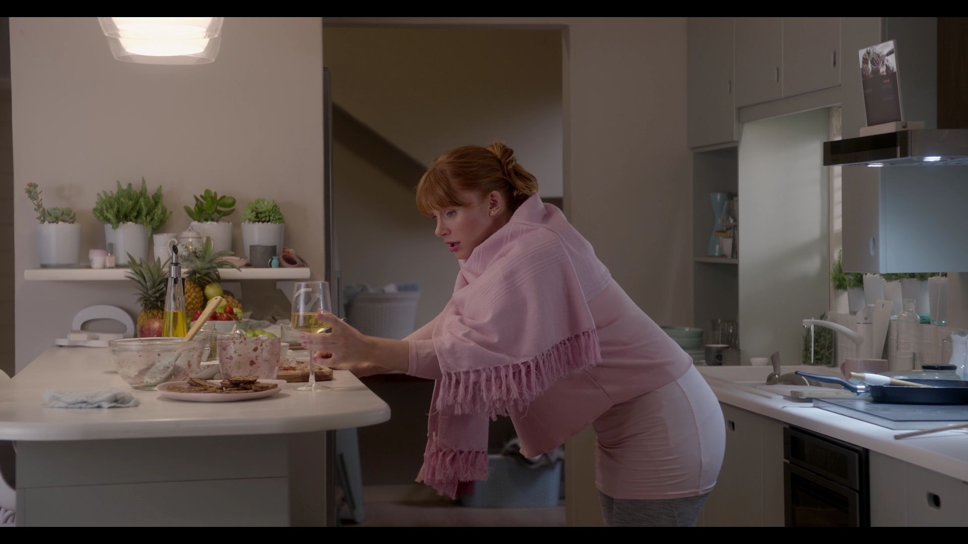 BlackMirror_3x01_Nosedive_0377.jpg