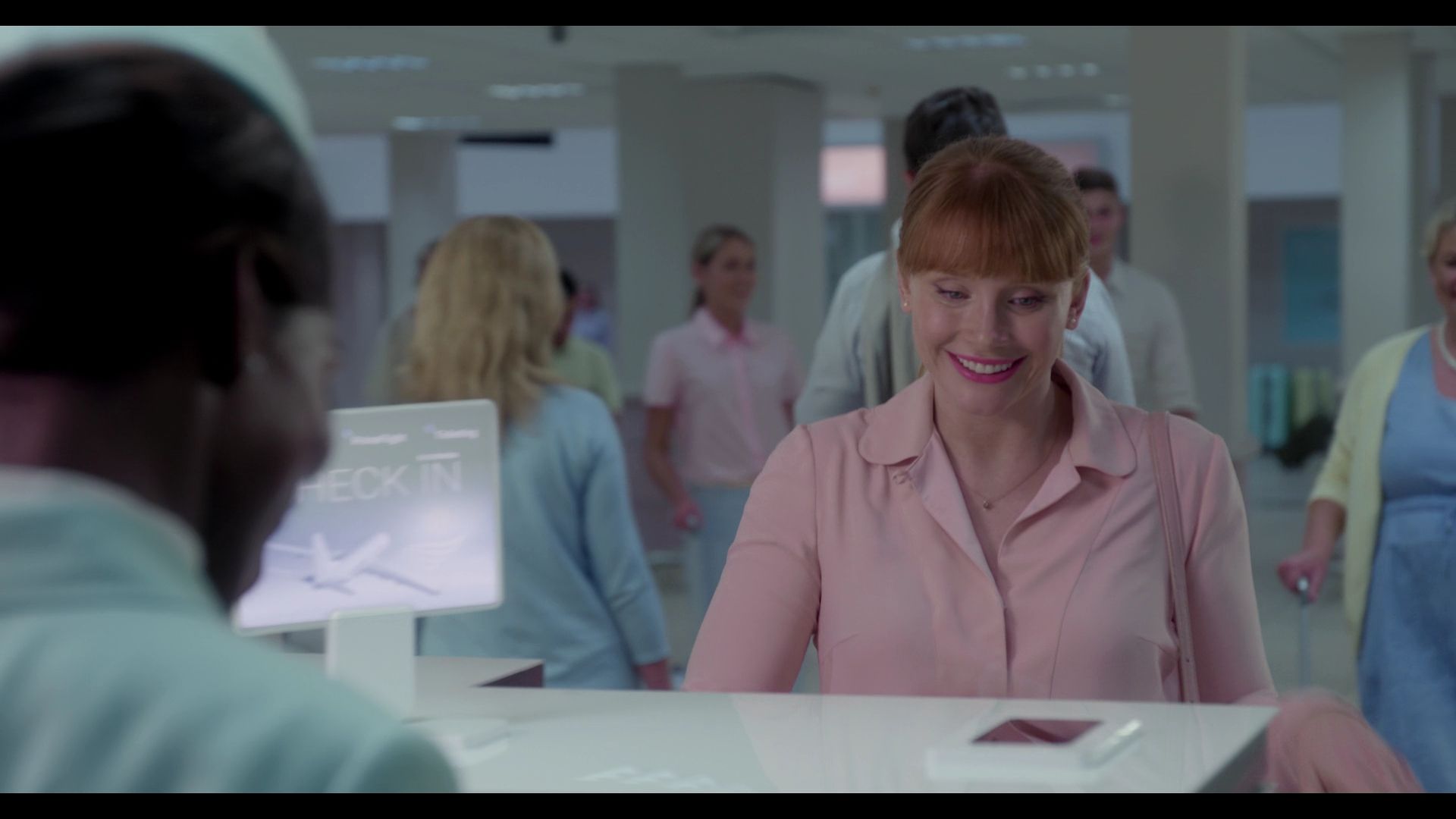 BlackMirror_3x01_Nosedive_0530.jpg