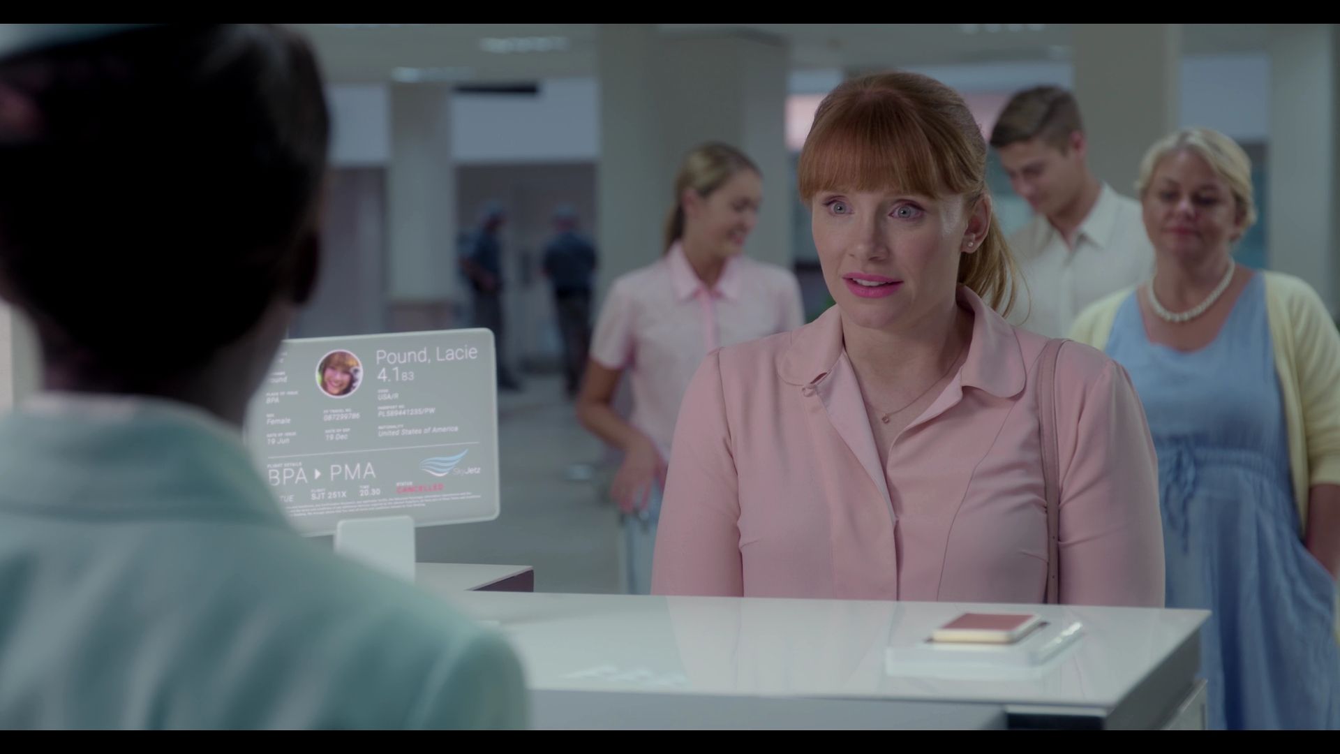 BlackMirror_3x01_Nosedive_0547.jpg
