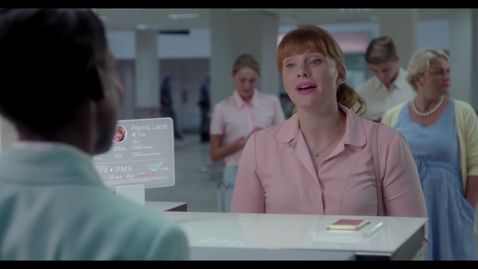 BlackMirror_3x01_Nosedive_0548.jpg