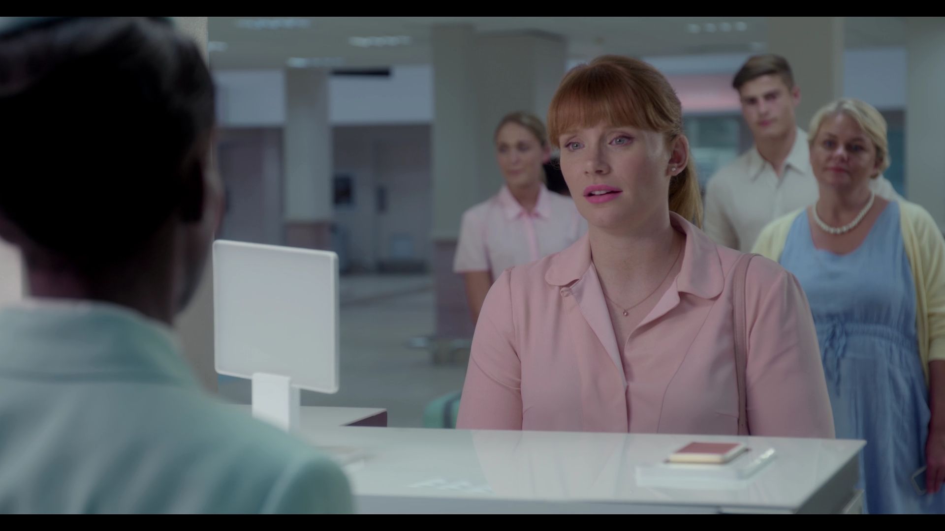 BlackMirror_3x01_Nosedive_0550.jpg