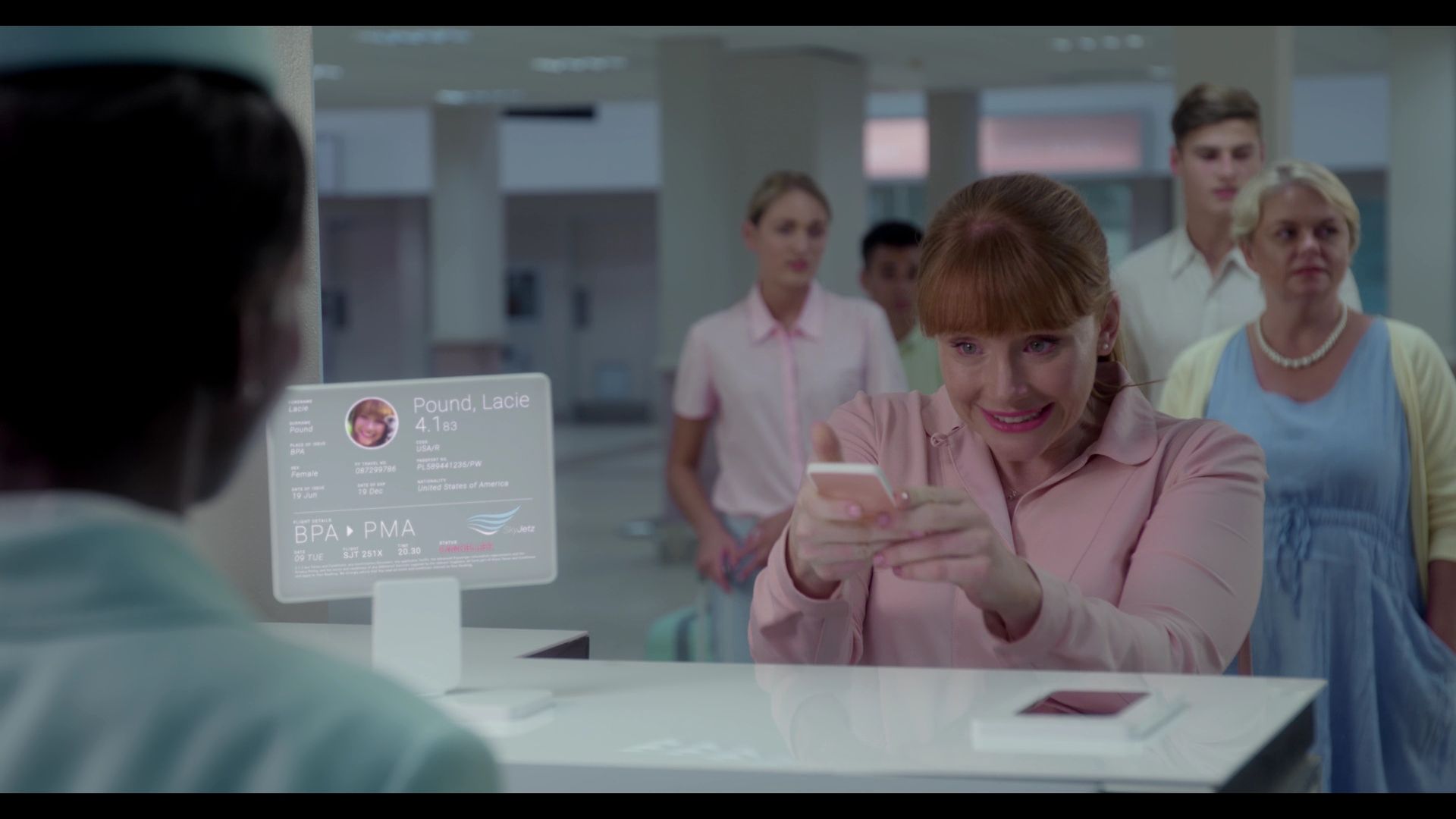 BlackMirror_3x01_Nosedive_0563.jpg