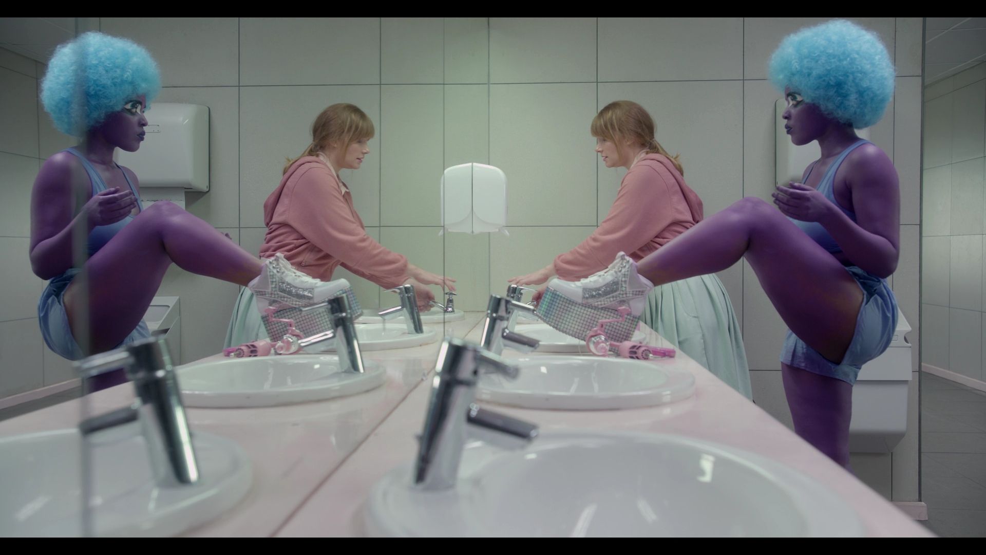BlackMirror_3x01_Nosedive_0796.jpg