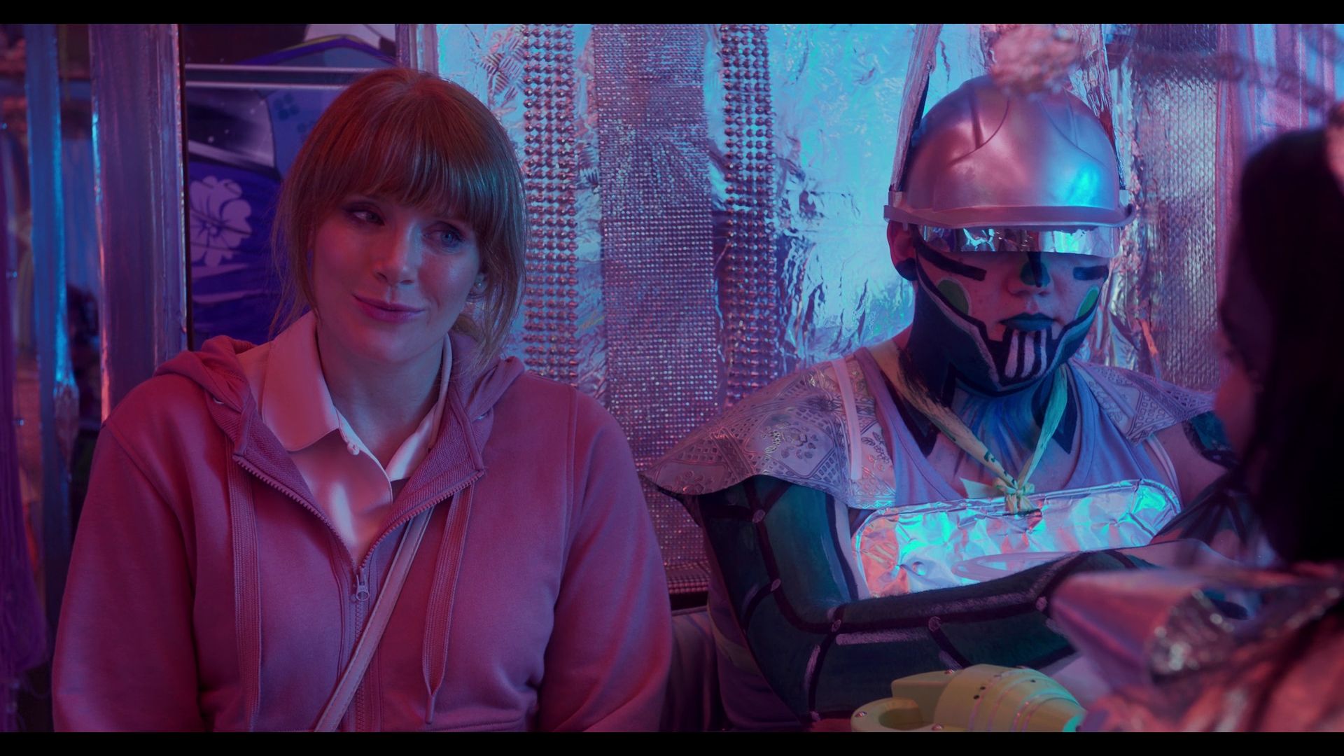 BlackMirror_3x01_Nosedive_0813.jpg