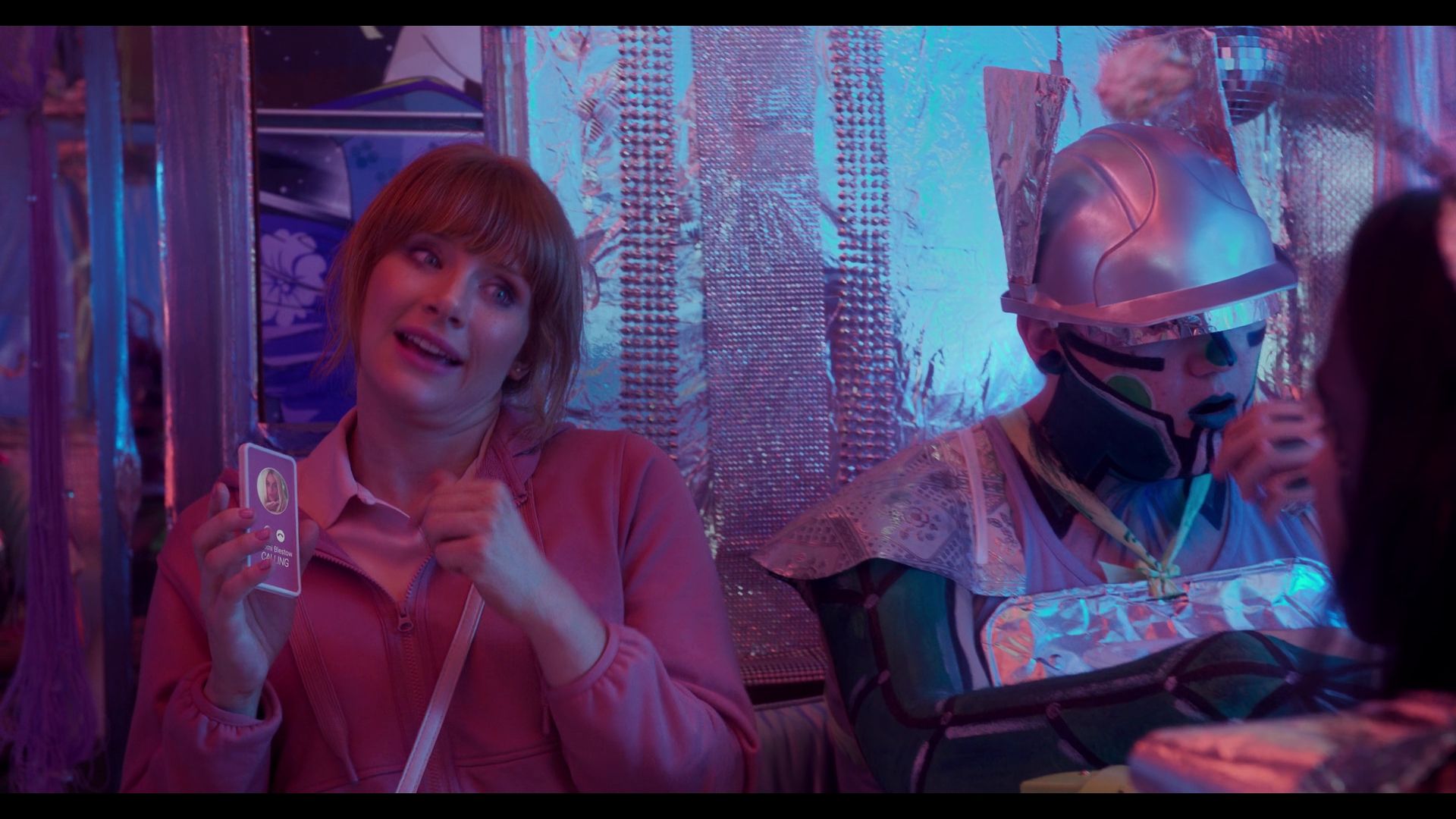 BlackMirror_3x01_Nosedive_0823.jpg