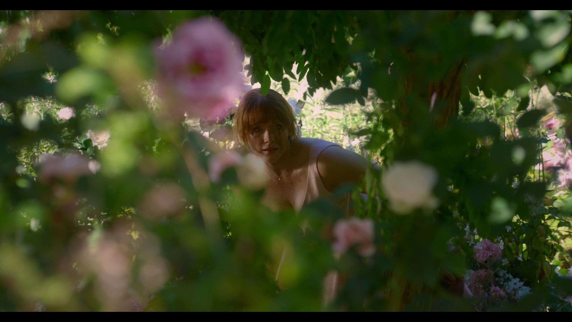 BlackMirror_3x01_Nosedive_0900.jpg