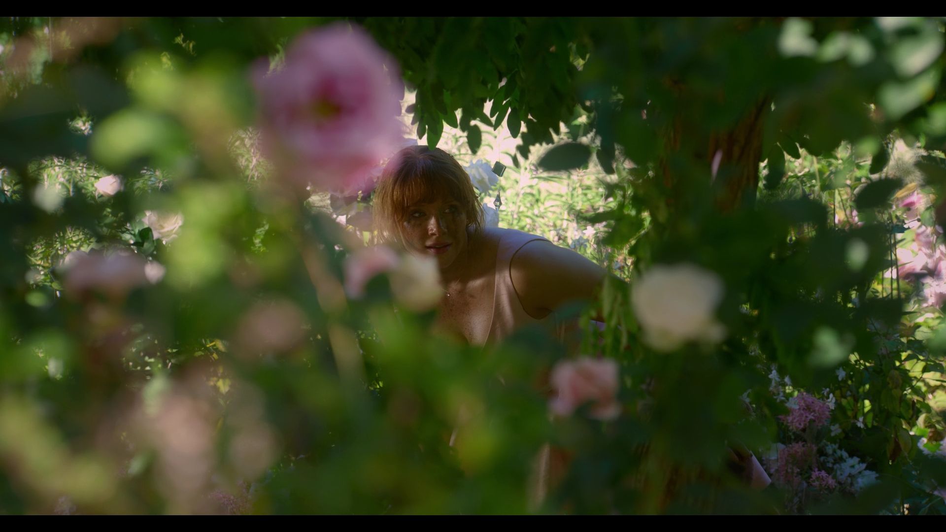 BlackMirror_3x01_Nosedive_0901.jpg