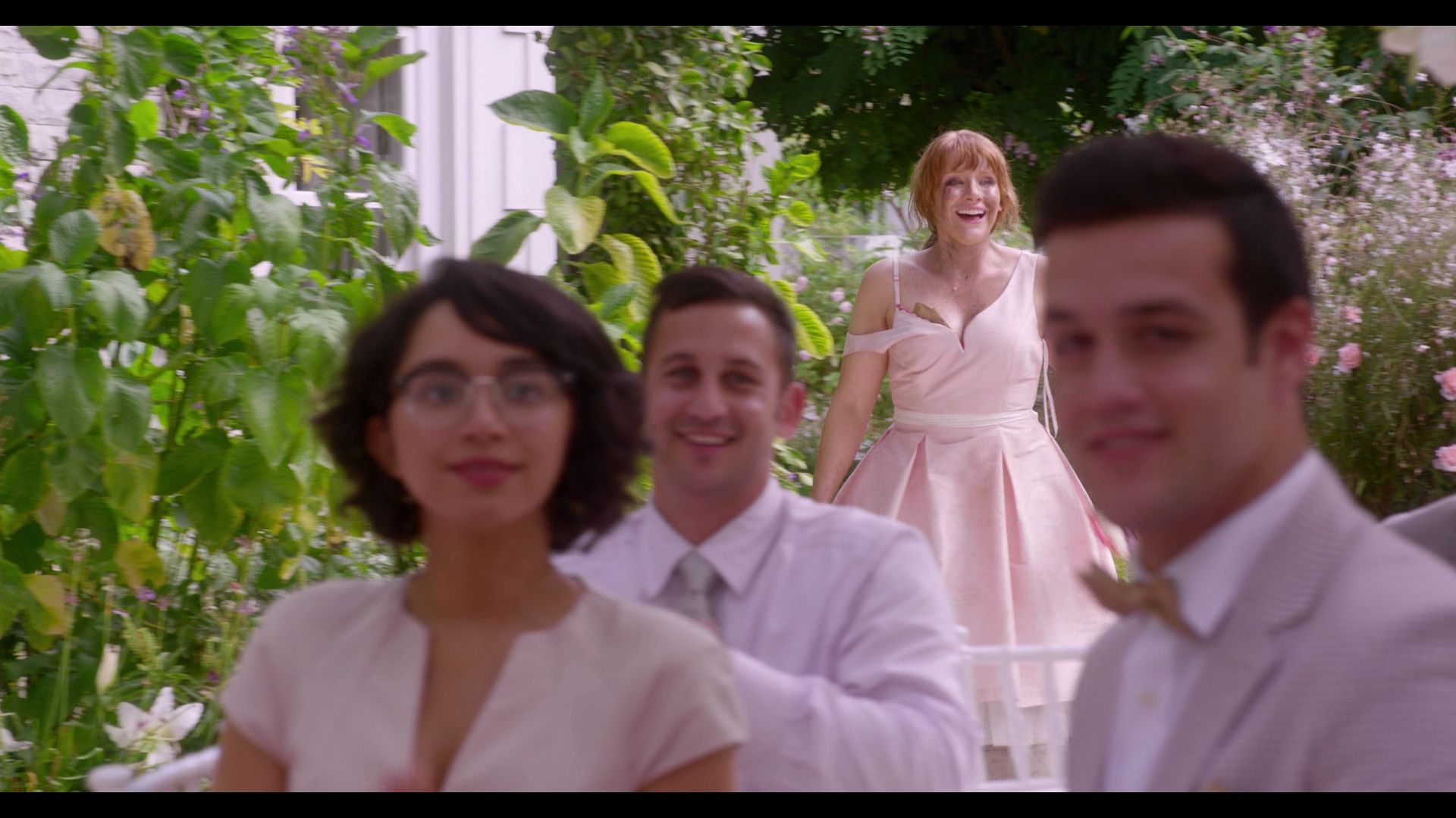 BlackMirror_3x01_Nosedive_0903.jpg