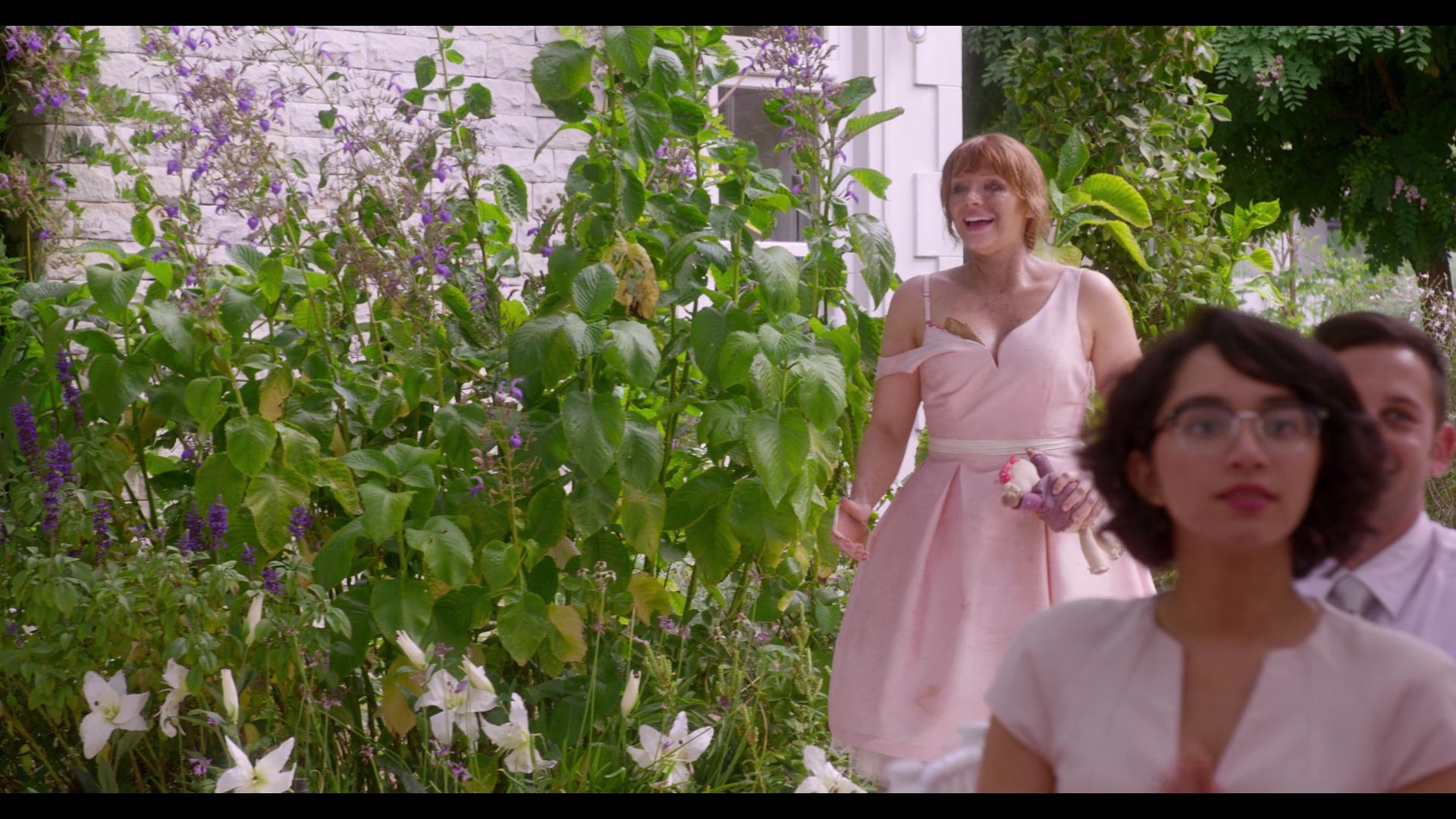 BlackMirror_3x01_Nosedive_0905.jpg