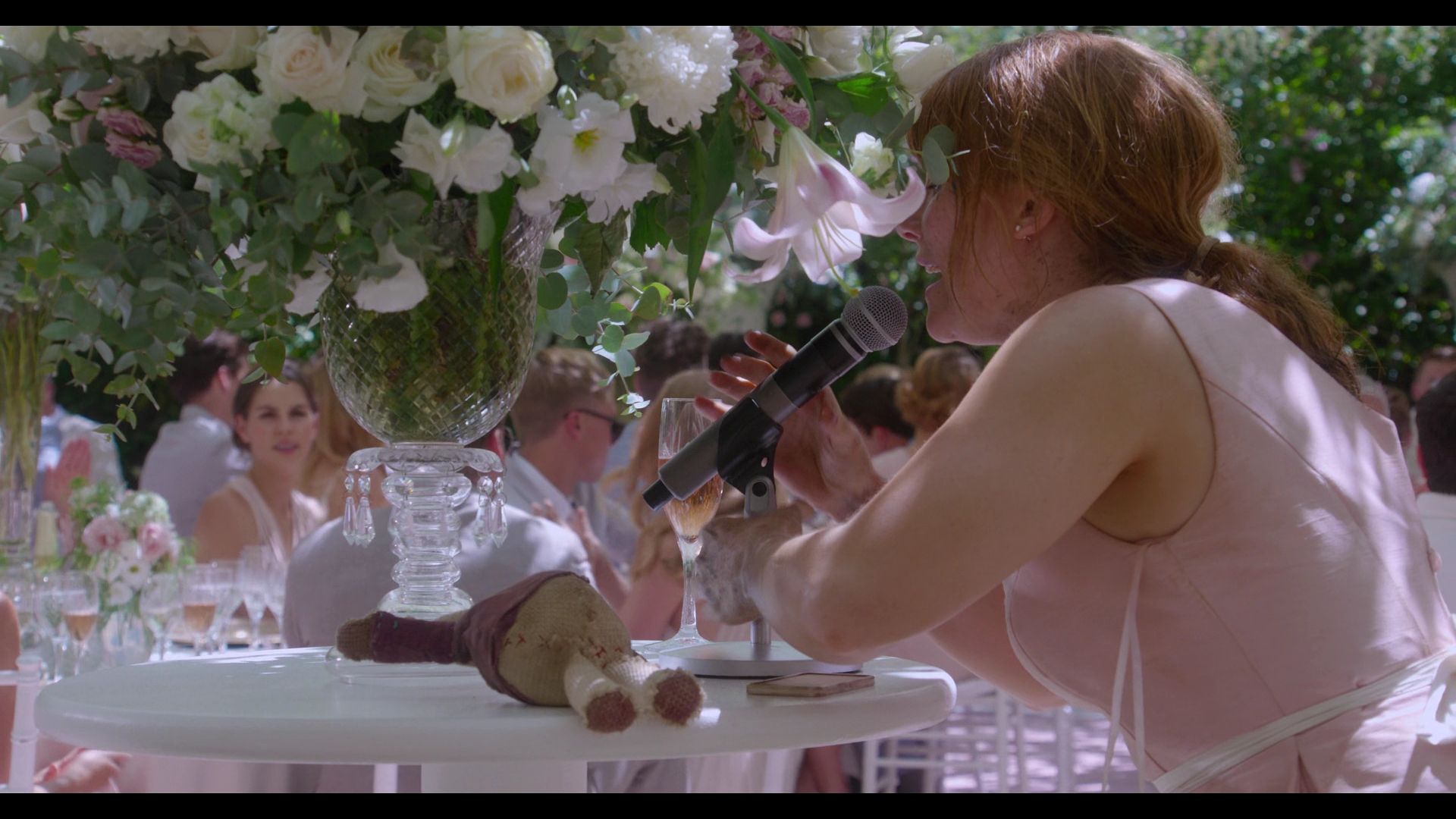 BlackMirror_3x01_Nosedive_0907.jpg