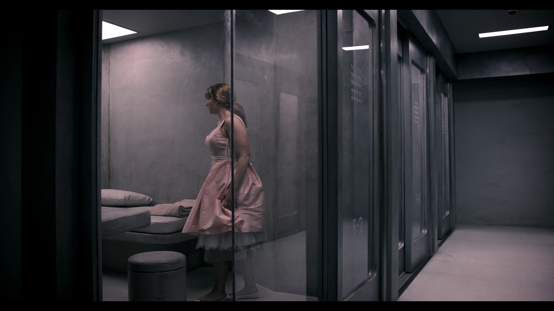 BlackMirror_3x01_Nosedive_1101.jpg