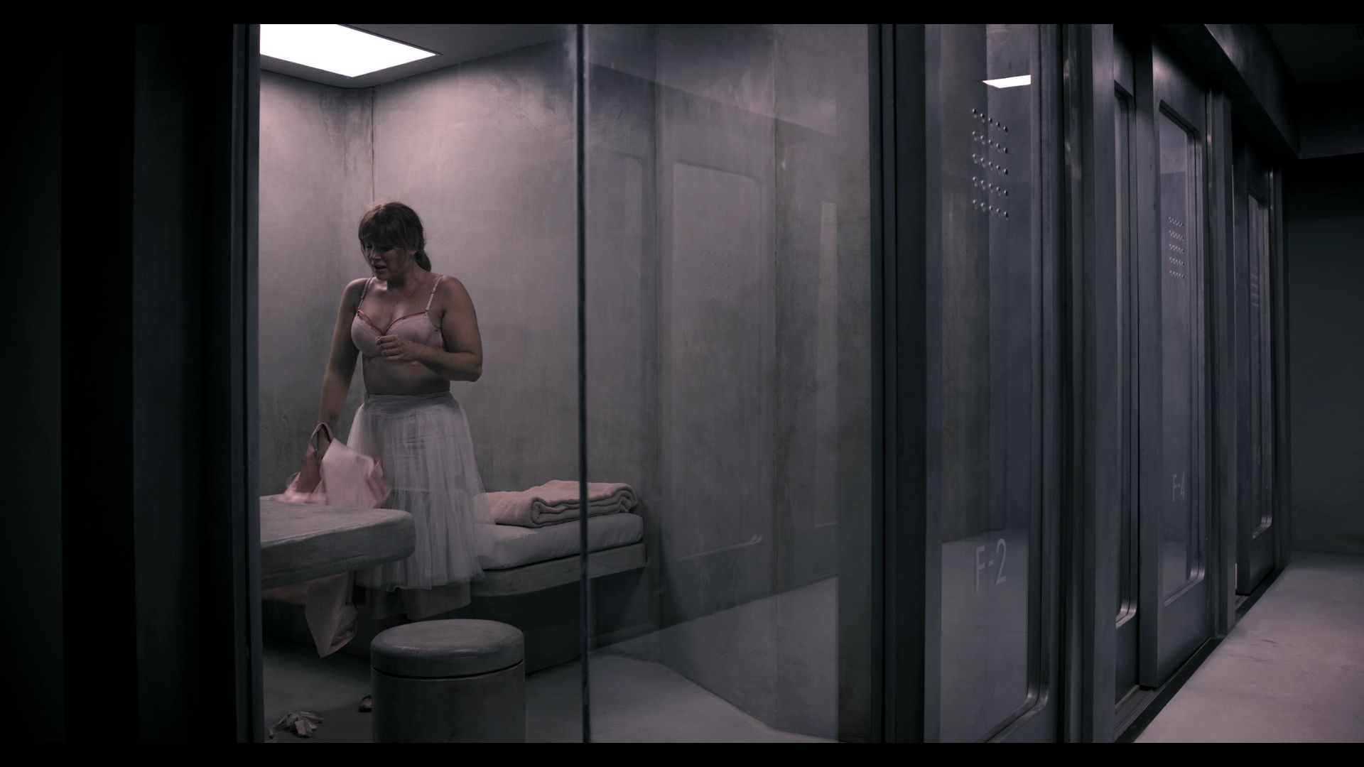 BlackMirror_3x01_Nosedive_1114.jpg