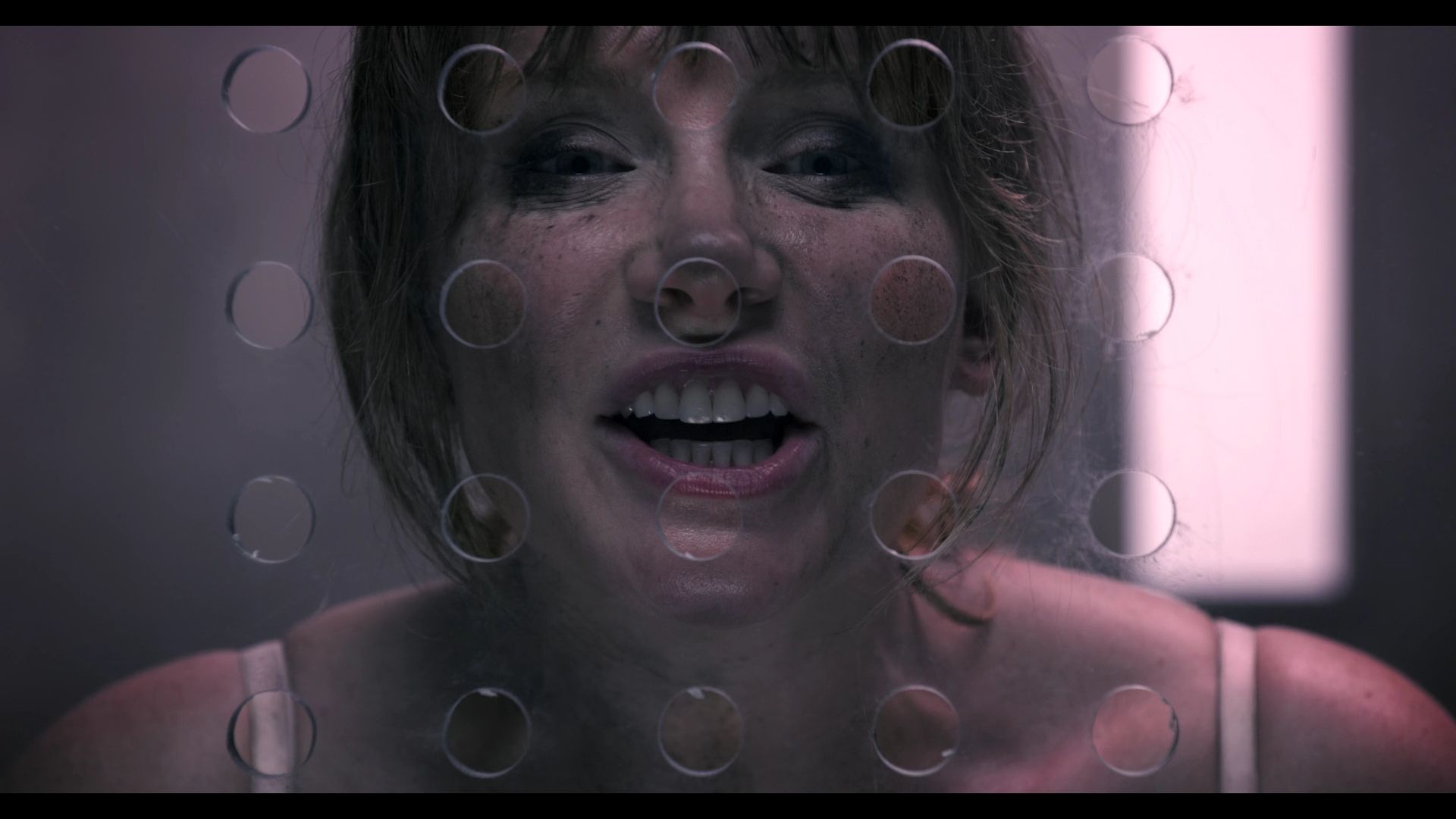 BlackMirror_3x01_Nosedive_1201.jpg